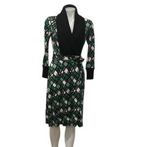 Diane VonFurstenburg Zerlinda silk jersey wrap dress in geometric print size 2